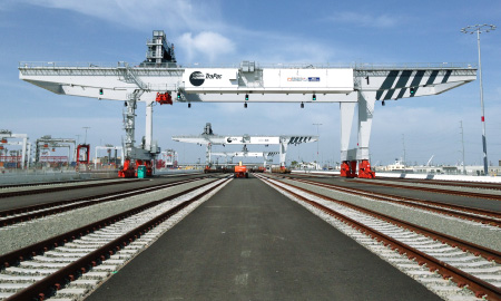 2016年 鉄道ターミナル用自動化コンテナクレーン3基納入
