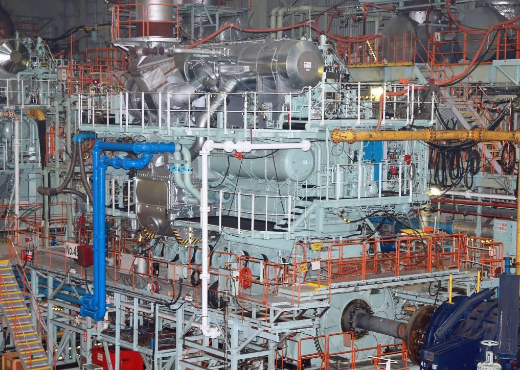 LNG焚き船舶用大型ディーゼルエンジンおよび LNG燃料供給用ポンプ搭載船竣工